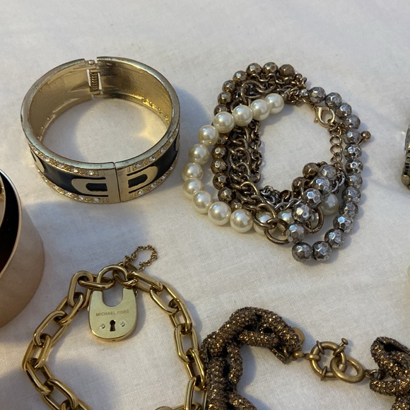 Brackets - Picture 7 of 10